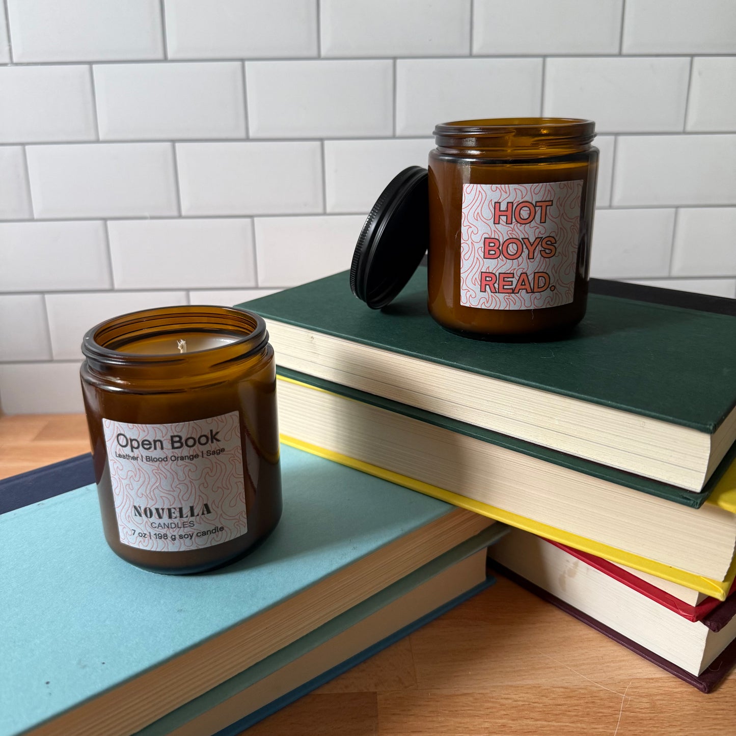 Hot Boys Read Amber Jar Candle